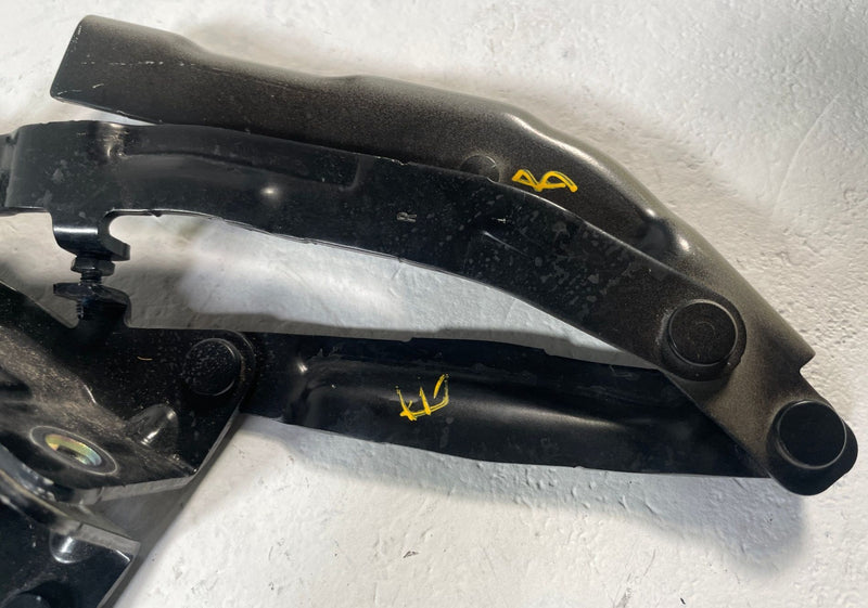 Load image into Gallery viewer, 2023-2025 HYUNDAI IONIQ 6 LEFT &amp; RIGHT SIDE TRUNK DECK LID HINGE SUPPORT #110522
