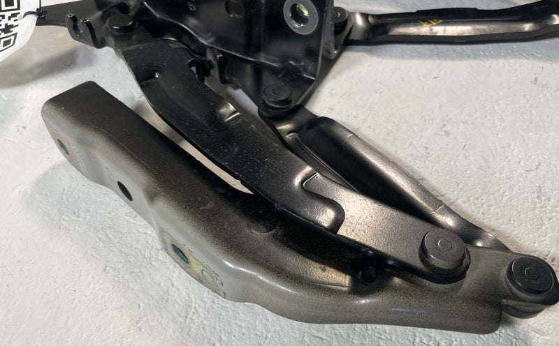 Load image into Gallery viewer, 2023-2025 HYUNDAI IONIQ 6 LEFT &amp; RIGHT SIDE TRUNK DECK LID HINGE SUPPORT #110522
