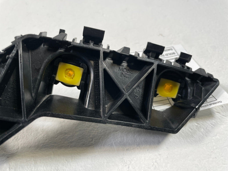 Load image into Gallery viewer, 2024-2026 HYUNDAI SANTA FE REAR LEFT SIDE BUMPER UPPER SUPPORT BRACKET # 109371

