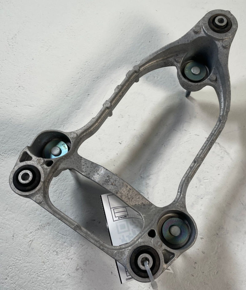 Load image into Gallery viewer, 2023 - 2025 HYUNDAI IONIQ 6 RWD AC AIR CONDITIONER COMPRESSOR MOUNT # 110521
