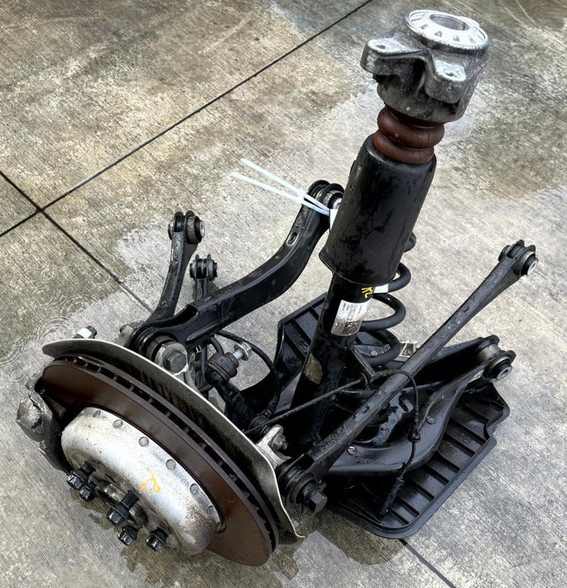 Load image into Gallery viewer, 19-24 BMW 330I xDRIVE G20 AWD REAR LEFT SIDE SUSPENSION KNEE ASSEMBLY # 110309
