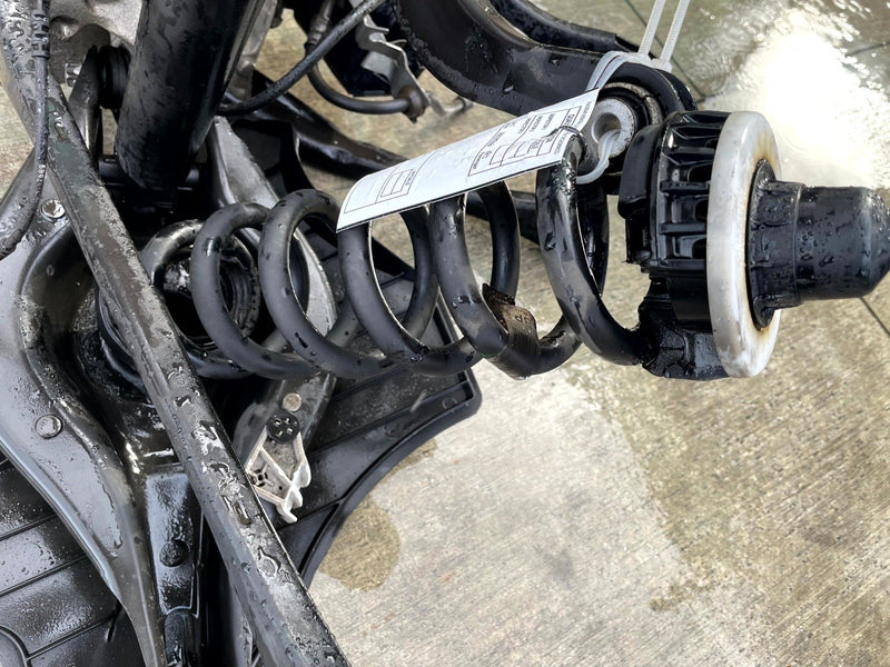 Load image into Gallery viewer, 19-24 BMW 330I xDRIVE G20 AWD REAR LEFT SIDE SUSPENSION KNEE ASSEMBLY # 110309
