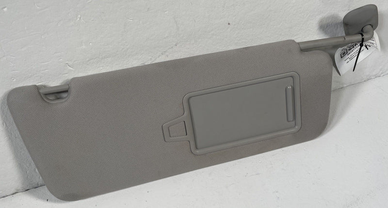 Load image into Gallery viewer, 20-23 HYUNDAI PALISADE FRONT RIGHT PASSENGER SIDE SUNVISOR SUN VISOR GRAY 107719

