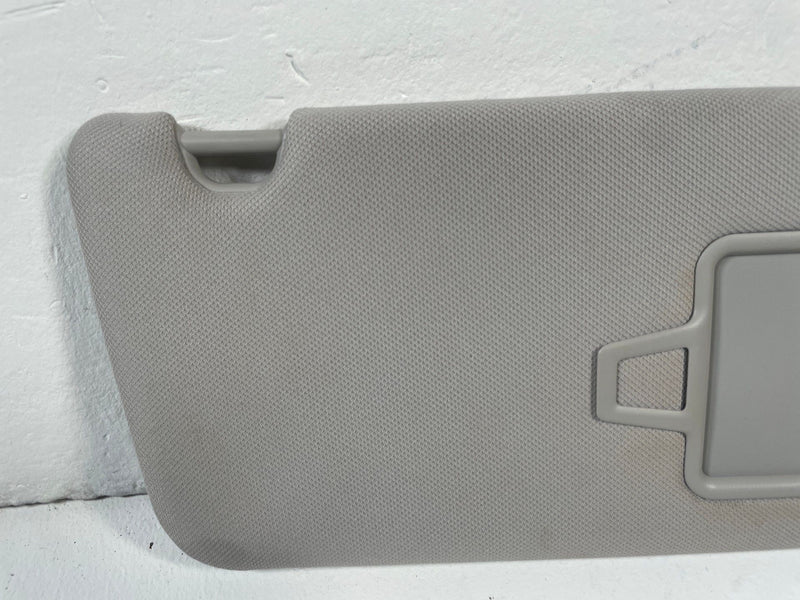 Load image into Gallery viewer, 20-23 HYUNDAI PALISADE FRONT RIGHT PASSENGER SIDE SUNVISOR SUN VISOR GRAY 107719
