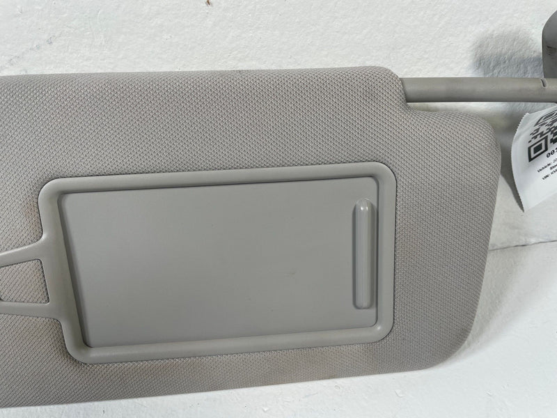 Load image into Gallery viewer, 20-23 HYUNDAI PALISADE FRONT RIGHT PASSENGER SIDE SUNVISOR SUN VISOR GRAY 107719
