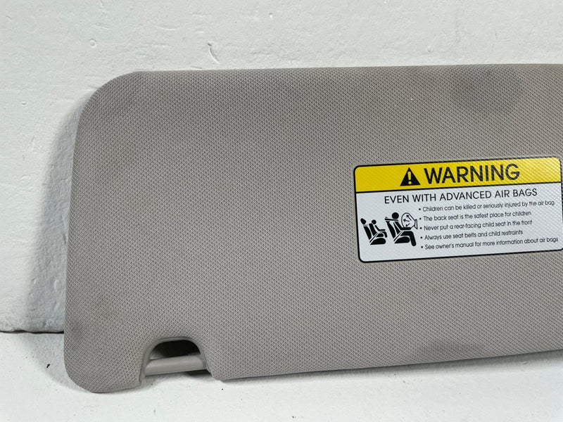 Load image into Gallery viewer, 20-23 HYUNDAI PALISADE FRONT RIGHT PASSENGER SIDE SUNVISOR SUN VISOR GRAY 107719
