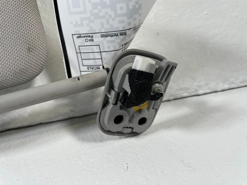 Load image into Gallery viewer, 20-23 HYUNDAI PALISADE FRONT RIGHT PASSENGER SIDE SUNVISOR SUN VISOR GRAY 107719
