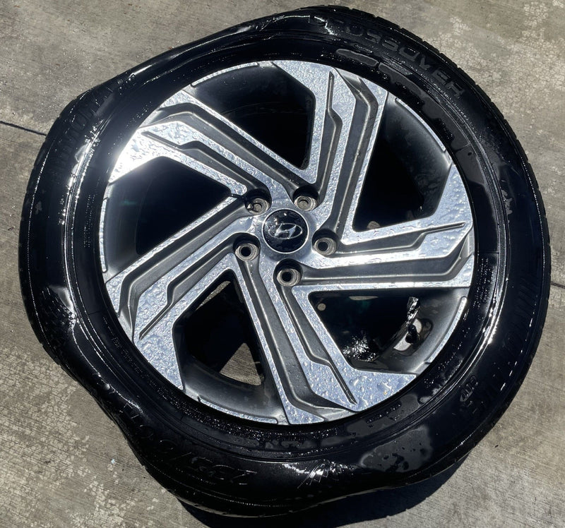 Load image into Gallery viewer, HYUNDAI SANTA FE 18X7.5J 5 TWISTED SPOKE WHEEL RIM W/TIRE (ONLY#1) 21-23 #107970
