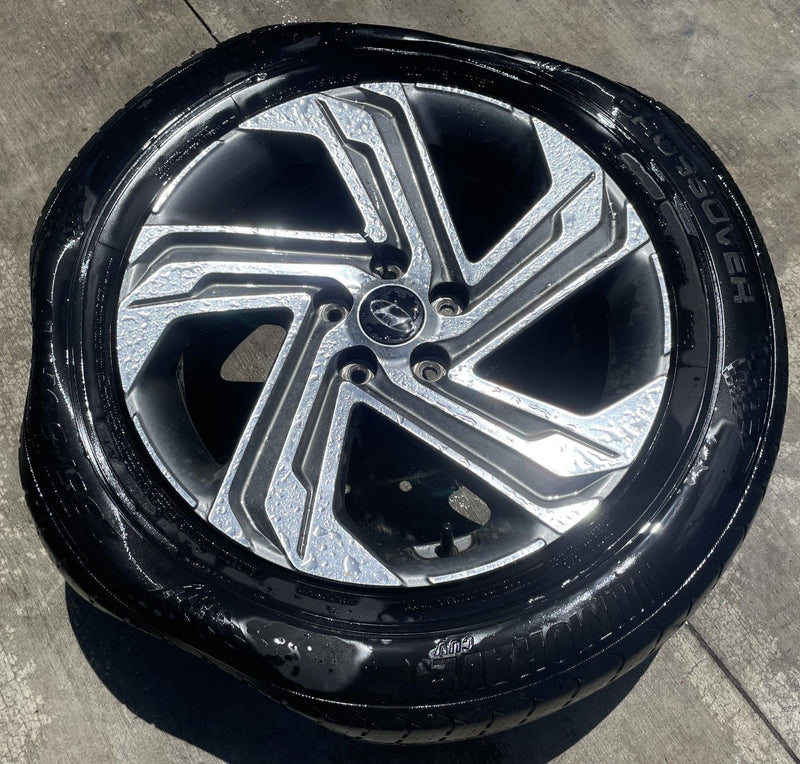 Load image into Gallery viewer, HYUNDAI SANTA FE 18X7.5J 5 TWISTED SPOKE WHEEL RIM W/TIRE (ONLY#1) 21-23 #107970
