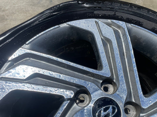 HYUNDAI SANTA FE 18X7.5J 5 TWISTED SPOKE WHEEL RIM W/TIRE (ONLY#1) 21-23 #107970