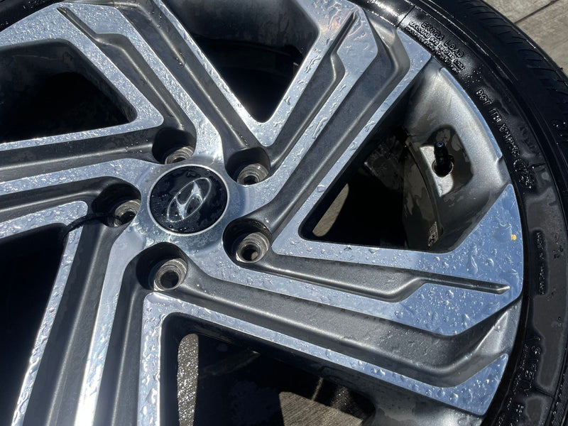 Load image into Gallery viewer, HYUNDAI SANTA FE 18X7.5J 5 TWISTED SPOKE WHEEL RIM W/TIRE (ONLY#1) 21-23 #107970
