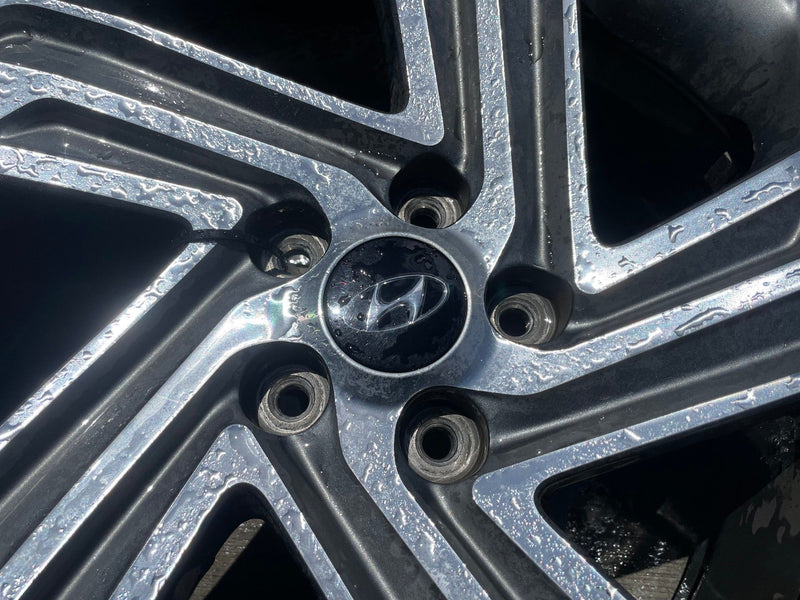 Load image into Gallery viewer, HYUNDAI SANTA FE 18X7.5J 5 TWISTED SPOKE WHEEL RIM W/TIRE (ONLY#1) 21-23 #107970
