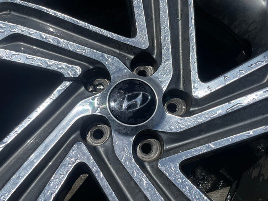 HYUNDAI SANTA FE 18X7.5J 5 TWISTED SPOKE WHEEL RIM W/TIRE (ONLY#1) 21-23 #107970