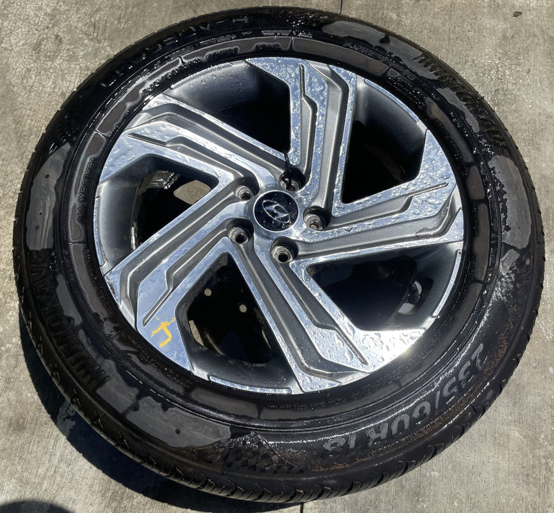 Load image into Gallery viewer, HYUNDAI SANTA FE 18X7.5J 5 TWISTED SPOKE WHEEL RIM W/TIRE (ONLY#1) 21-23 #107971
