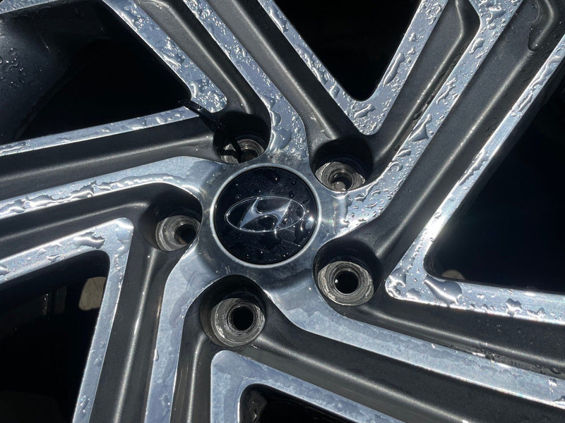 Load image into Gallery viewer, HYUNDAI SANTA FE 18X7.5J 5 TWISTED SPOKE WHEEL RIM W/TIRE (ONLY#1) 21-23 #107971

