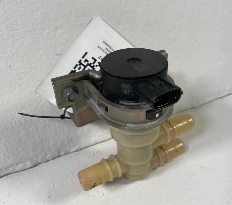 Load image into Gallery viewer, 23-25 HYUNDAI IONIQ 6 3-WAY BATTERY COOLING CONTROL VALVE 375W3-KL00 # 110507
