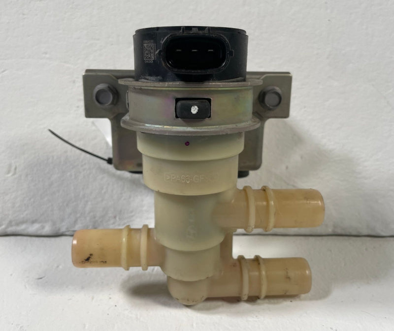 Load image into Gallery viewer, 23-25 HYUNDAI IONIQ 6 3-WAY BATTERY COOLING CONTROL VALVE 375W3-KL00 # 110507
