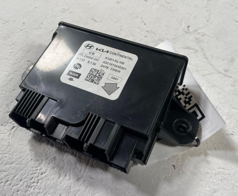 Load image into Gallery viewer, 2023 - 2025 HYUNDAI IONIQ 6 REAR POWER TAILGATE LIFTGATE CONTROL MODULE # 110486

