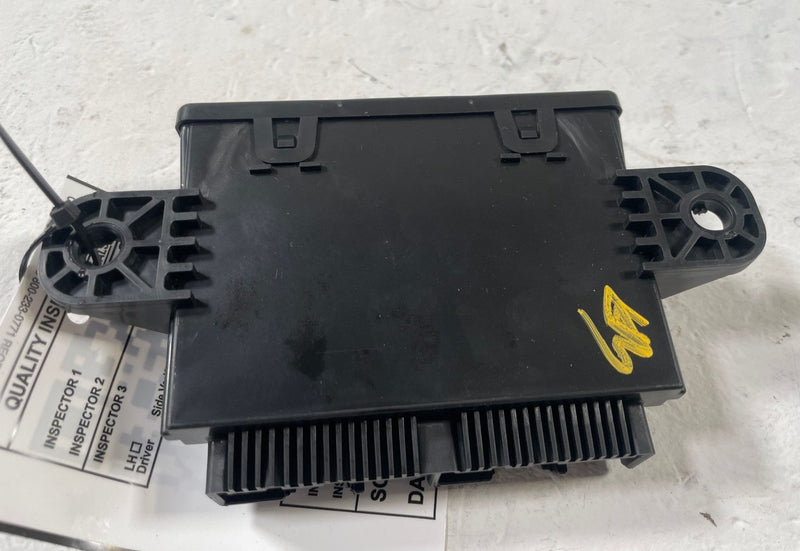 Load image into Gallery viewer, 2023 - 2025 HYUNDAI IONIQ 6 REAR POWER TAILGATE LIFTGATE CONTROL MODULE # 110486
