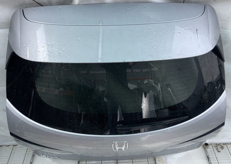 Load image into Gallery viewer, HONDA HR-V REAR TRUNK LID TAILGATE W/TAILLIGHTS SILVER (NH830MX) 23-26 # 112707
