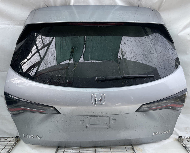 Load image into Gallery viewer, HONDA HR-V REAR TRUNK LID TAILGATE W/TAILLIGHTS SILVER (NH830MX) 23-26 # 112707
