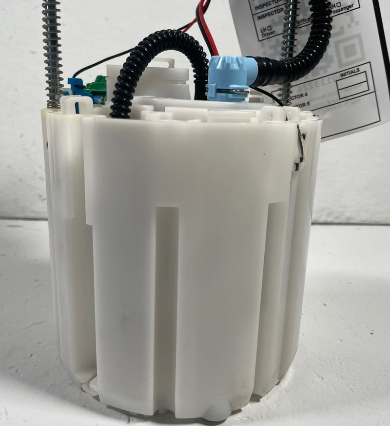 Load image into Gallery viewer, 22-26 HYUNDAI SANTA FE FUEL GAS PUMP SENDING UNIT ASSY 2.5L 31110R5500 # 113226
