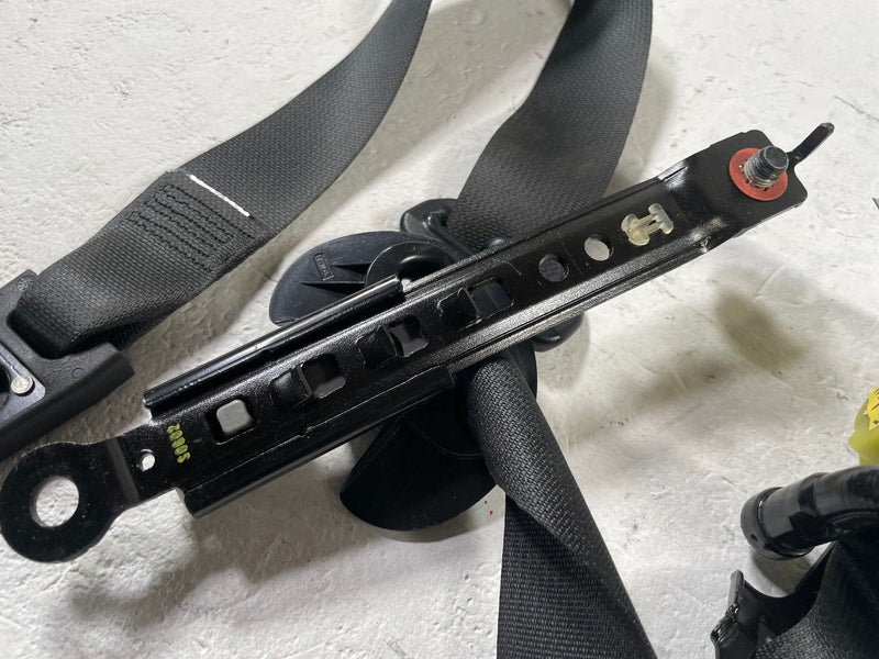 Load image into Gallery viewer, 2023-2025 HYUNDAI IONIQ 6 FRONT LEFT DRIVER SIDE SEAT BELT RETRACTOR # 110480
