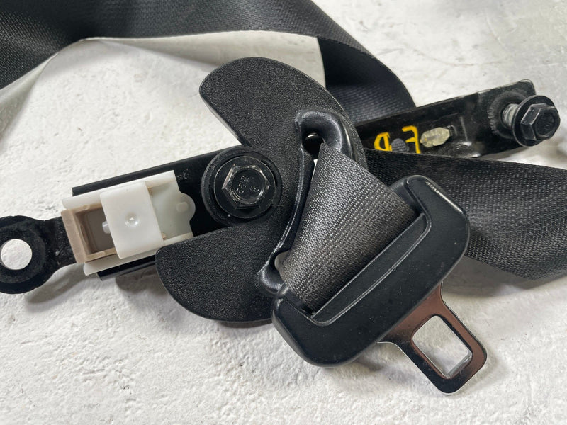 Load image into Gallery viewer, 2023-2025 HYUNDAI IONIQ 6 FRONT LEFT DRIVER SIDE SEAT BELT RETRACTOR # 110480
