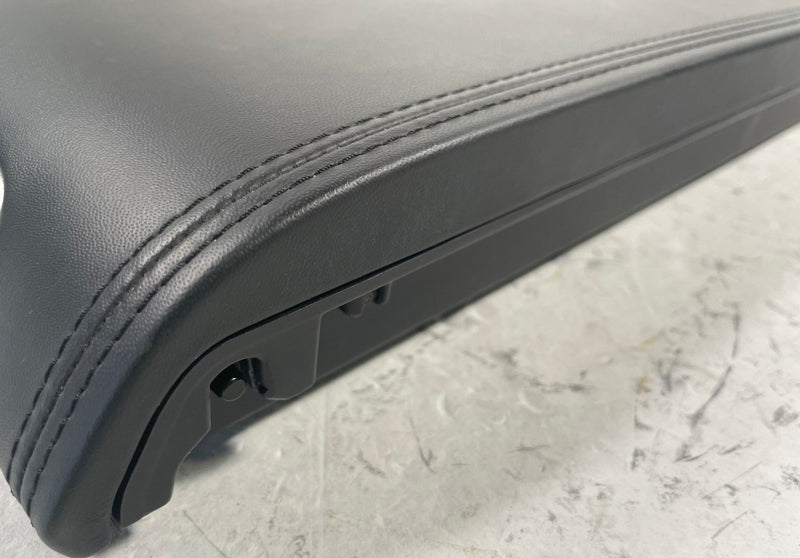 Load image into Gallery viewer, 2024-2026 HYUNDAI SANTA FE CENTER CONSOLE LID ARMREST ARM REST BLACK # 113227
