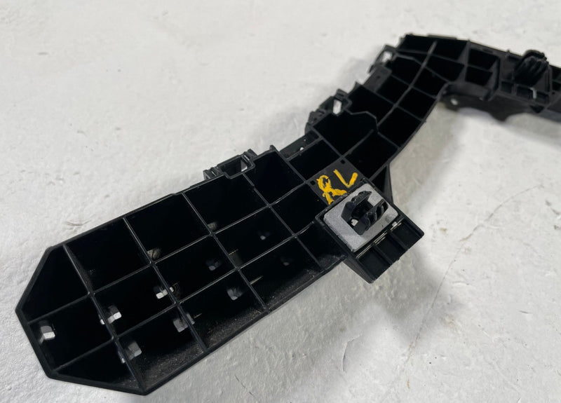 Load image into Gallery viewer, 23-26 HONDA HR-V REAR LEFT DRIVER SIDE BUMPER RETAINER MOUNT BRACKET # 107990
