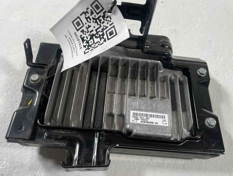 Load image into Gallery viewer, 2022 HONDA PASSPORT ENGINE &amp; SMART POWER CONTROL MODULE W/ KEY FOB # 107810
