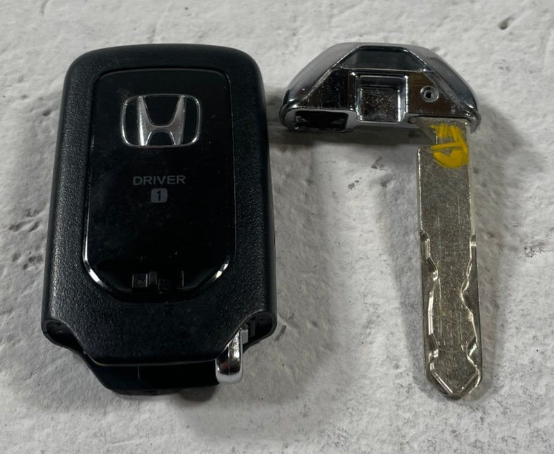 Load image into Gallery viewer, 2022 HONDA PASSPORT ENGINE &amp; SMART POWER CONTROL MODULE W/ KEY FOB # 107810
