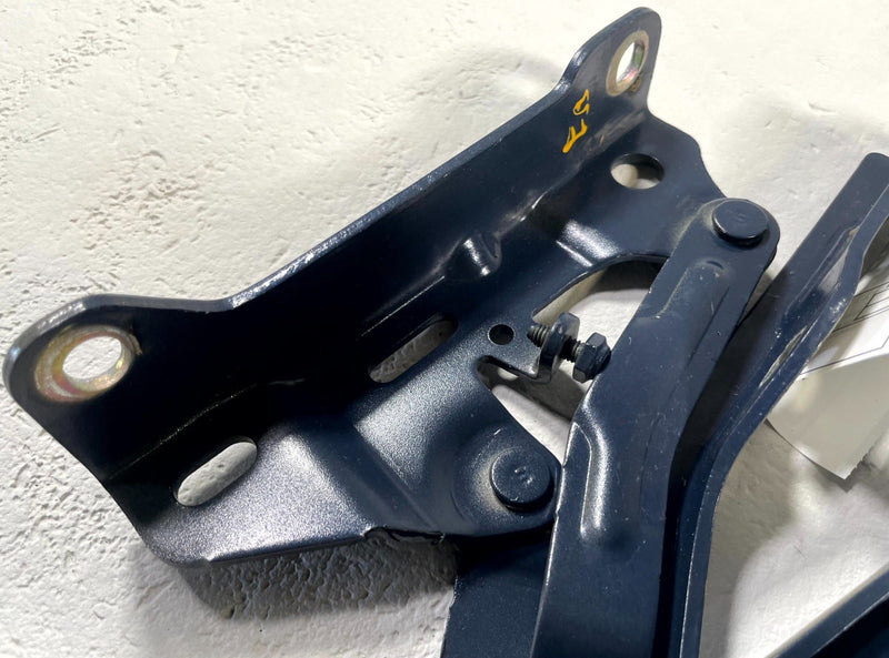 Load image into Gallery viewer, 22-26 HYUNDAI TUCSON FRONT LEFT &amp; RIGHT HOOD BONNET HINGE PAIR BLUE 2.5L #111995
