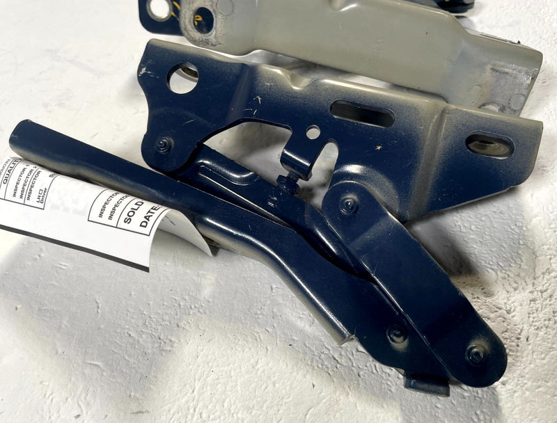 Load image into Gallery viewer, 22-26 HYUNDAI TUCSON FRONT LEFT &amp; RIGHT HOOD BONNET HINGE PAIR BLUE 2.5L #111995
