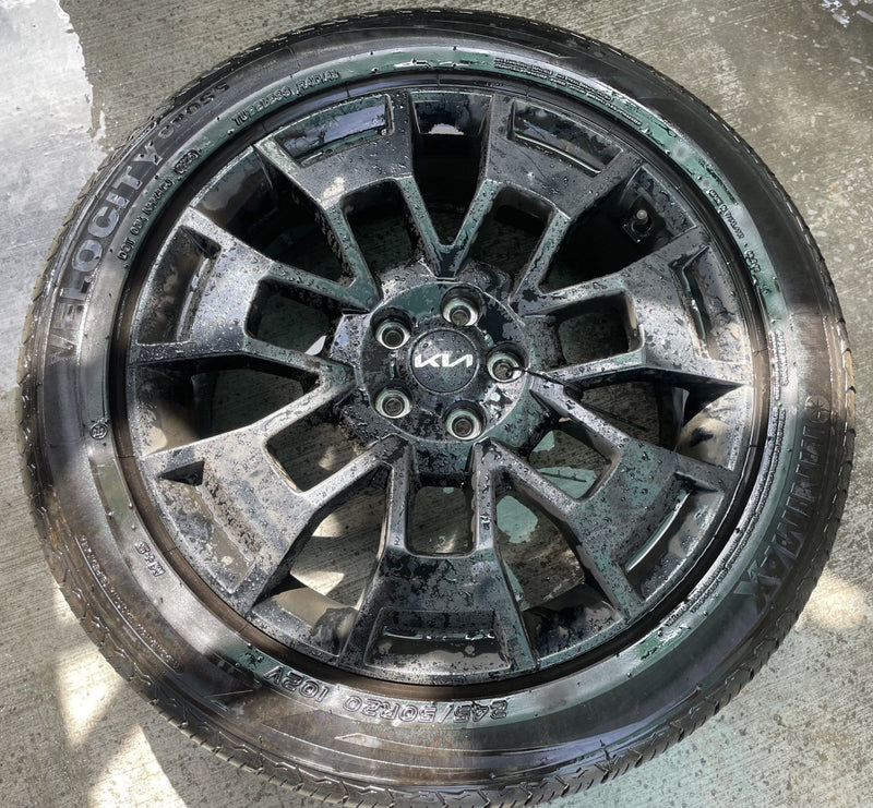 Load image into Gallery viewer, KIA TELLURIDE 20x7-1/2 14 SPOKE ALLOY WHEEL RIM W/TIRE (ONLY#1) 21-22 # 112796
