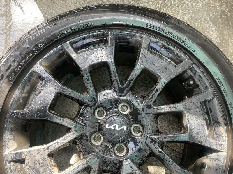 Load image into Gallery viewer, KIA TELLURIDE 20x7-1/2 14 SPOKE ALLOY WHEEL RIM W/TIRE (ONLY#1) 21-22 # 112796
