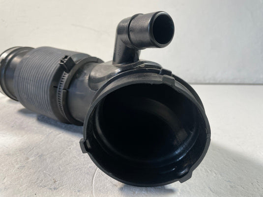 2021-2026 HYUNDAI SANTA FE ENGINE AIR INTAKE PIPE TUBE 2.5L 28130-L1600