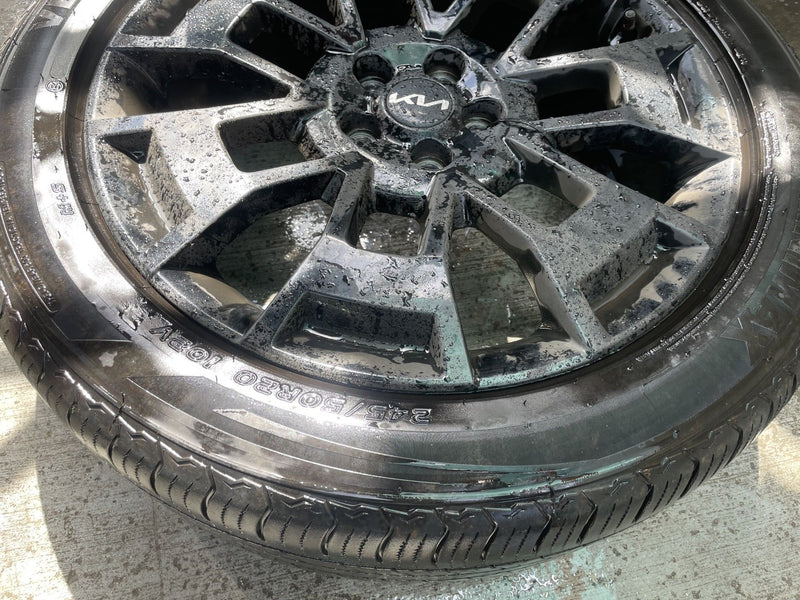 Load image into Gallery viewer, KIA TELLURIDE 20x7-1/2 14 SPOKE ALLOY WHEEL RIM W/TIRE (ONLY#1) 21-22 # 112796
