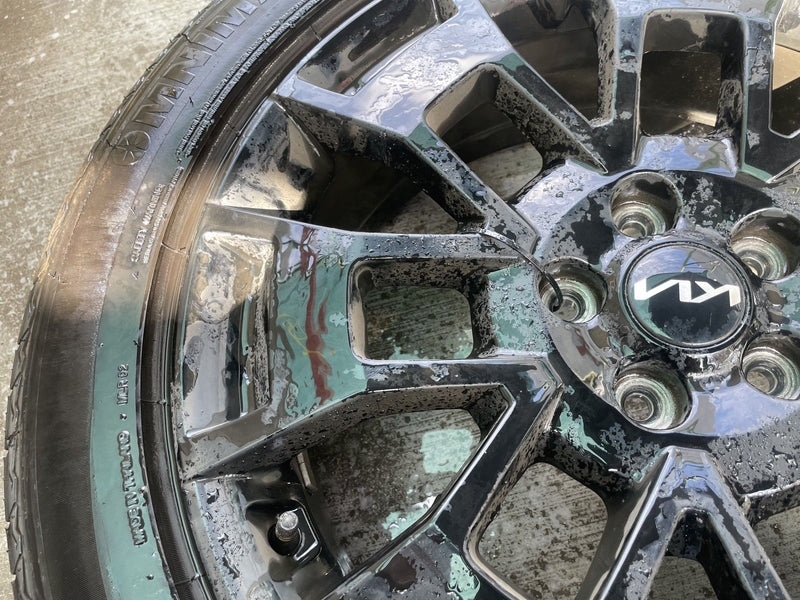 Load image into Gallery viewer, KIA TELLURIDE 20x7-1/2 14 SPOKE ALLOY WHEEL RIM W/TIRE (ONLY#1) 21-22 # 112796

