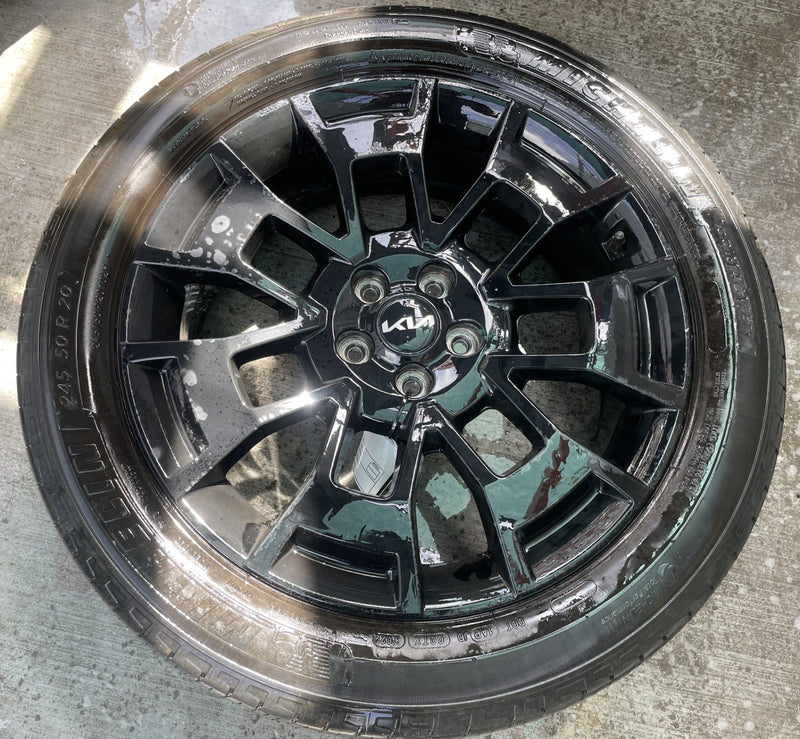 Load image into Gallery viewer, KIA TELLURIDE 20x7-1/2 14 SPOKE ALLOY WHEEL RIM W/TIRE (ONLY#1) 21-22 # 112790
