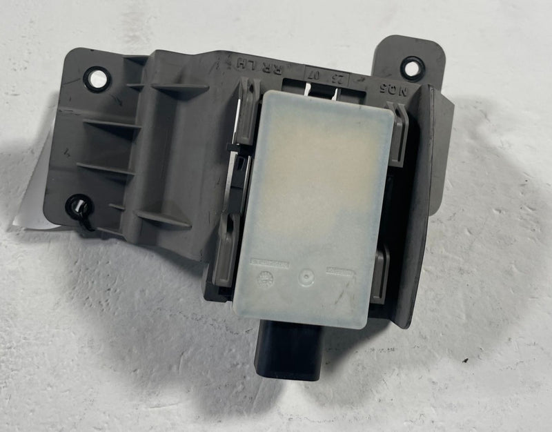 Load image into Gallery viewer, 23-26 KIA SPORTAGE REAR LEFT BLIND SPOT RADAR SENSOR MODULE W/ BRACKET # 113251
