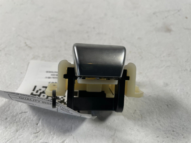 Load image into Gallery viewer, 23-25 HONDA HR-V CENTER CONSOLE ARMREST LID COVER LATCH LOCK 834173W0A01 #108005
