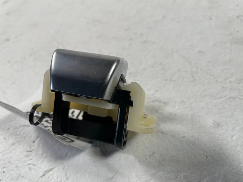 Load image into Gallery viewer, 23-25 HONDA HR-V CENTER CONSOLE ARMREST LID COVER LATCH LOCK 834173W0A01 #108005
