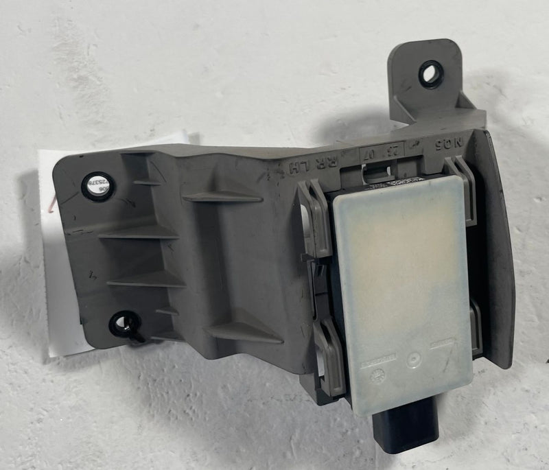 Load image into Gallery viewer, 23-26 KIA SPORTAGE REAR LEFT BLIND SPOT RADAR SENSOR MODULE W/ BRACKET # 113251
