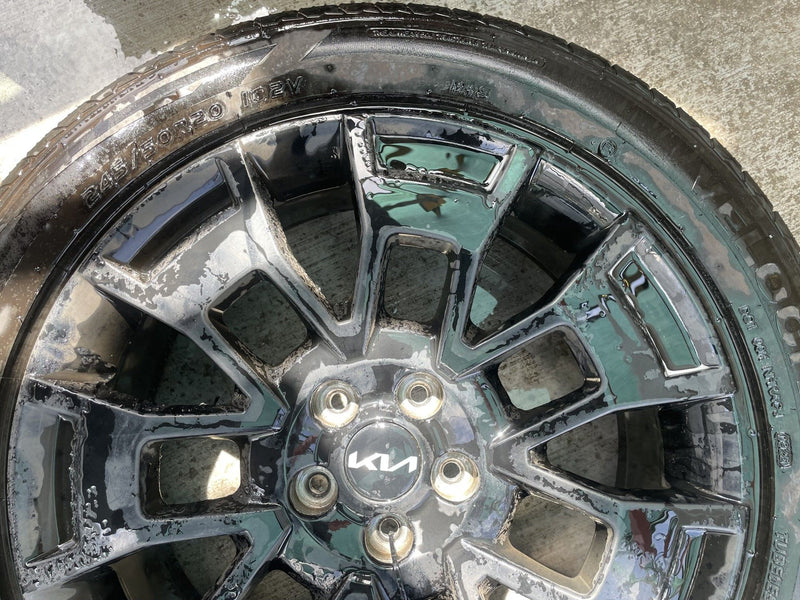 Load image into Gallery viewer, KIA TELLURIDE 20x7-1/2 14 SPOKE ALLOY WHEEL RIM W/TIRE (ONLY#1) 21-22 # 112795
