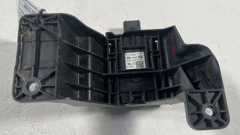 Load image into Gallery viewer, 23-26 KIA SPORTAGE REAR LEFT BLIND SPOT RADAR SENSOR MODULE W/ BRACKET # 113251

