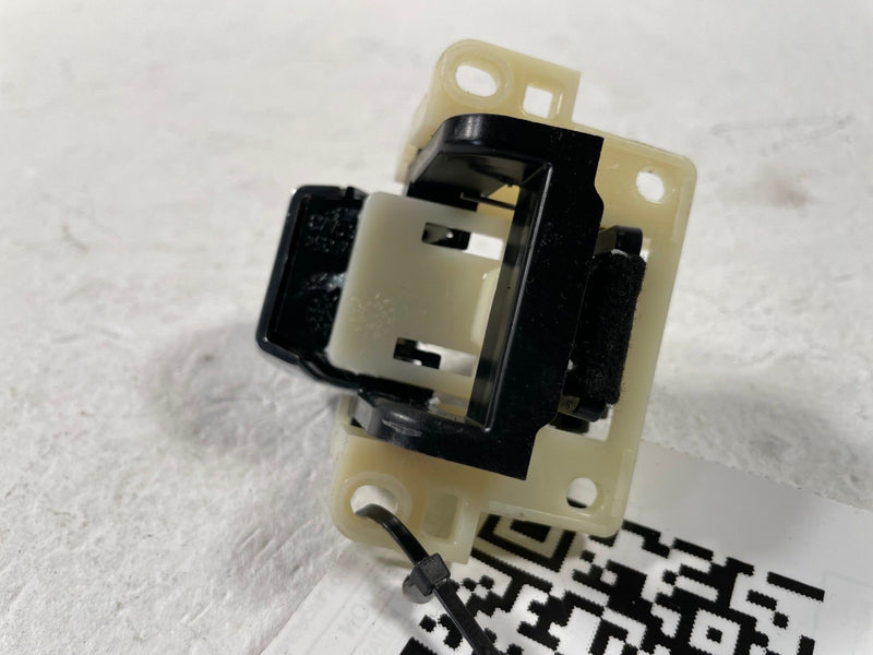 Load image into Gallery viewer, 23-25 HONDA HR-V CENTER CONSOLE ARMREST LID COVER LATCH LOCK 834173W0A01 #108005
