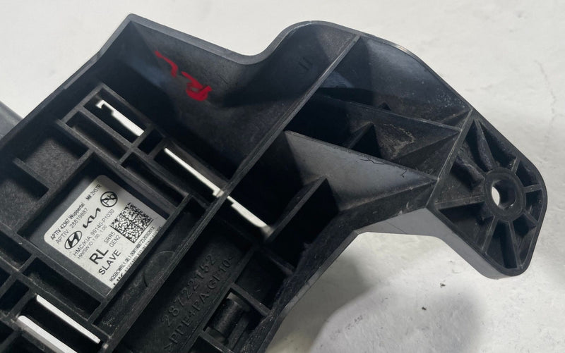 Load image into Gallery viewer, 23-26 KIA SPORTAGE REAR LEFT BLIND SPOT RADAR SENSOR MODULE W/ BRACKET # 113251
