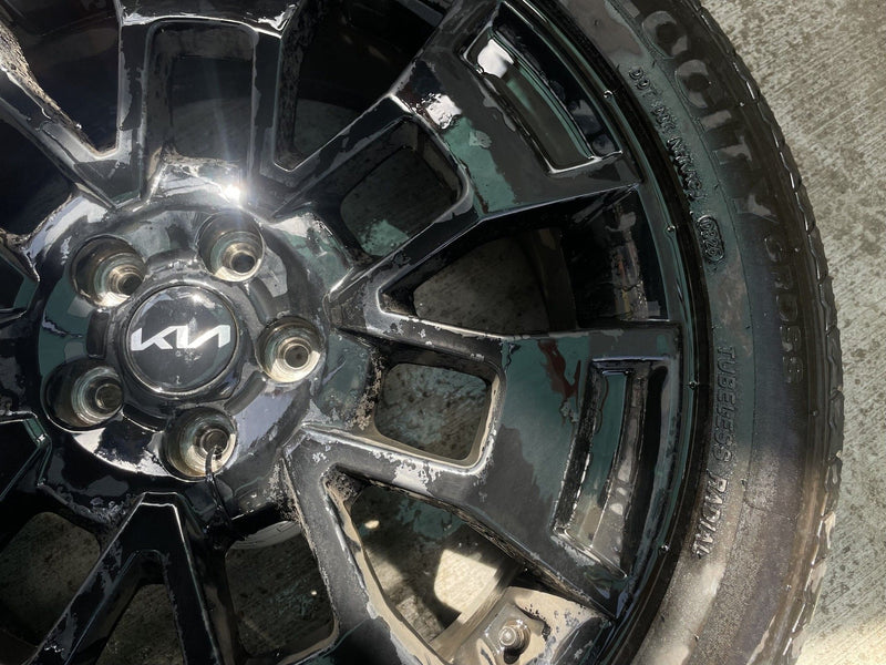 Load image into Gallery viewer, KIA TELLURIDE 20x7-1/2 14 SPOKE ALLOY WHEEL RIM W/TIRE (ONLY#1) 21-22 # 112795
