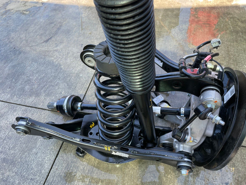 Load image into Gallery viewer, 2025-2026 HYUNDAI IONIQ 5 AWD REAR RIGHT SIDE SUSPENSION KNEE ASSEMBLY # 110470
